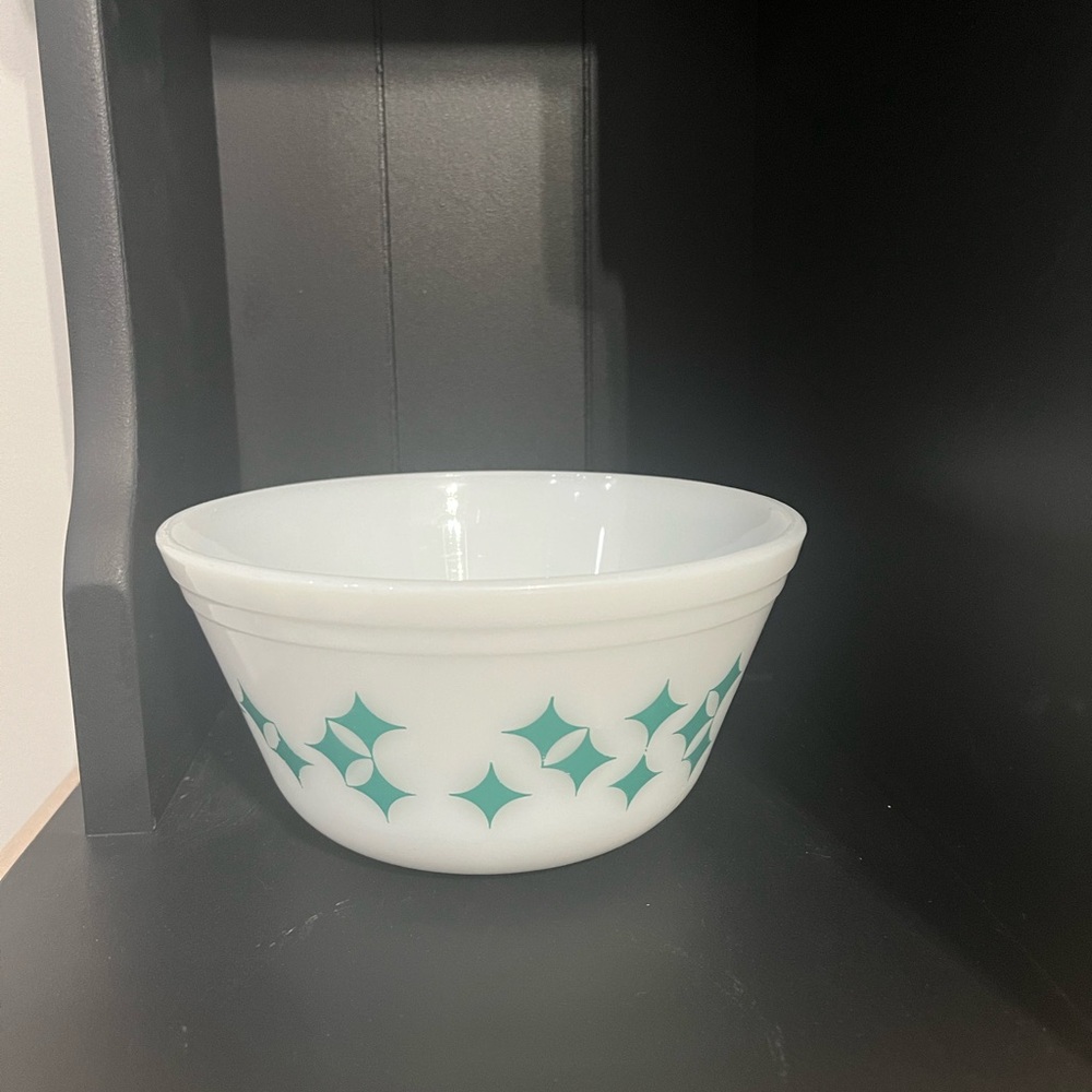 Federal Glass Atomic Starburst Bowl